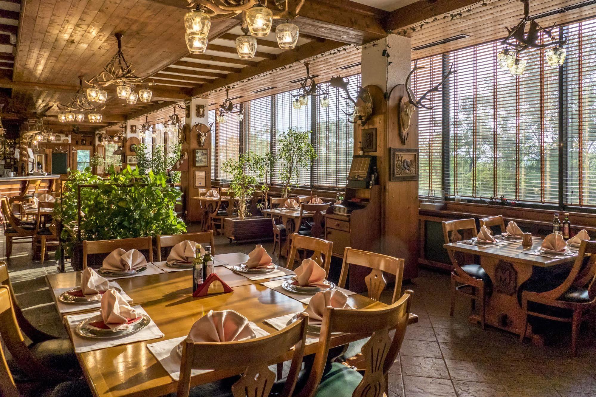 The Hunter'S Lodge Kamnik Skopie Exterior foto